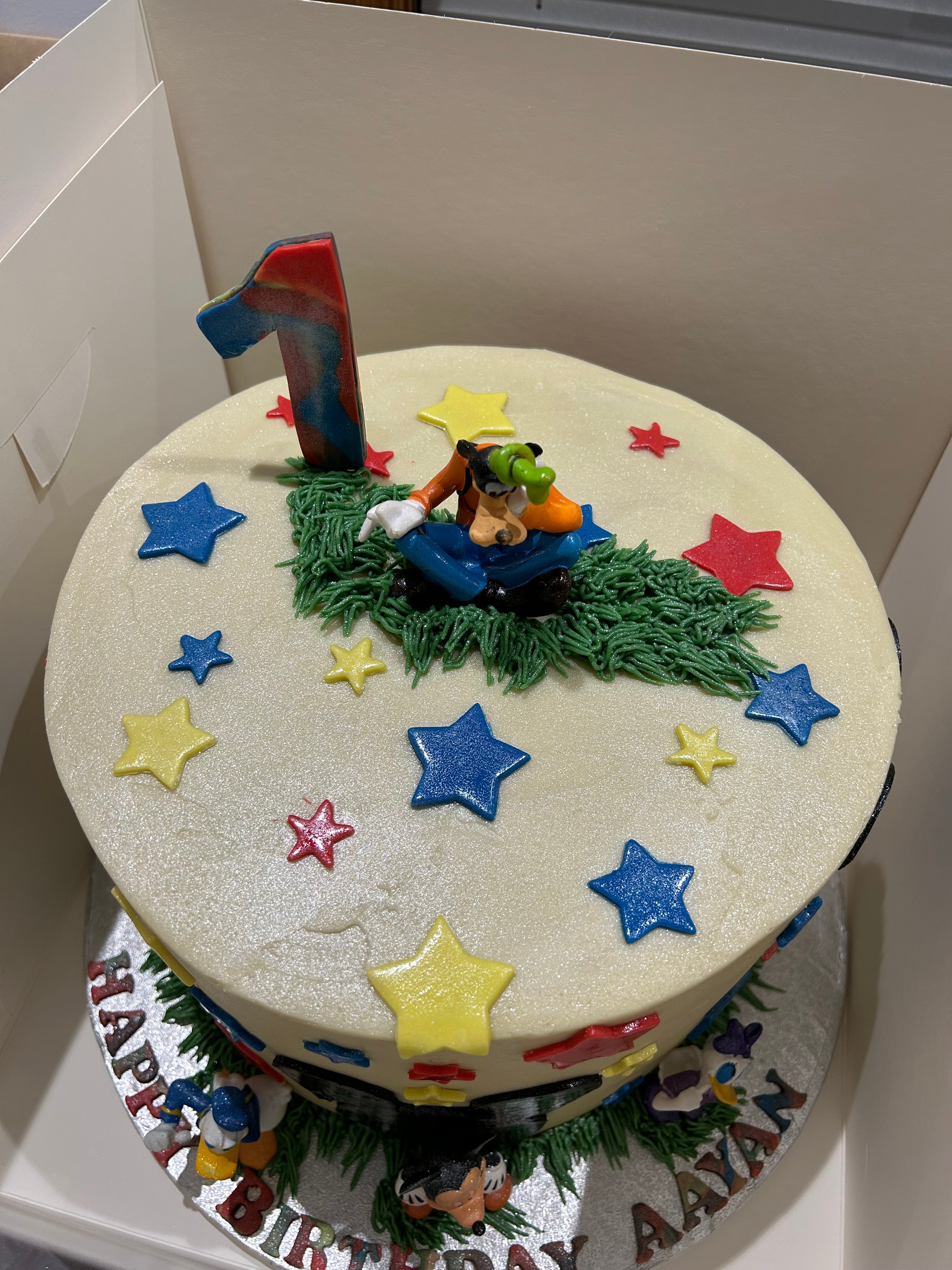 DISNEY MICKEY AND FRIENDS CAKE
