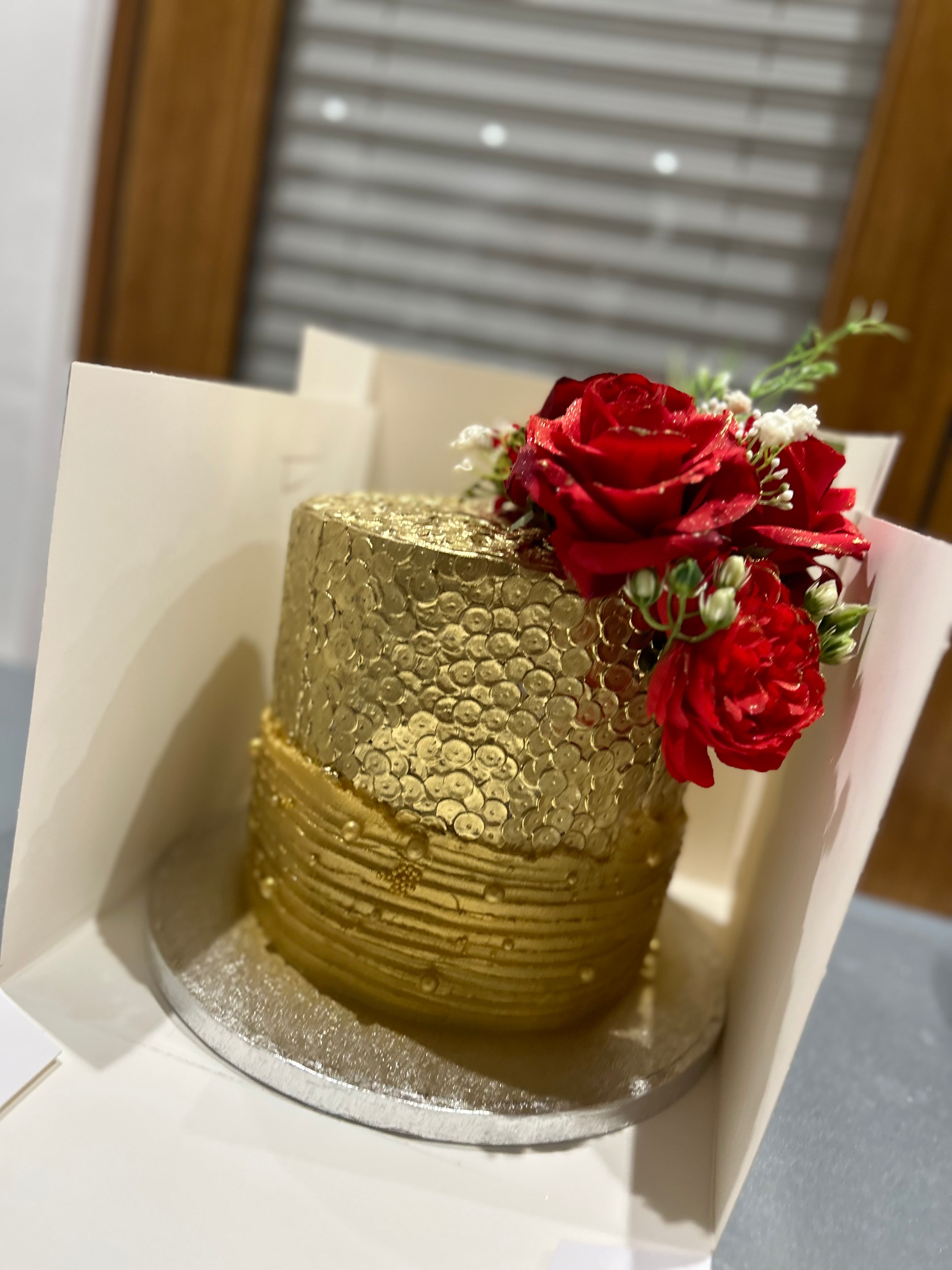 PURE GOLD FLORAL CAKE