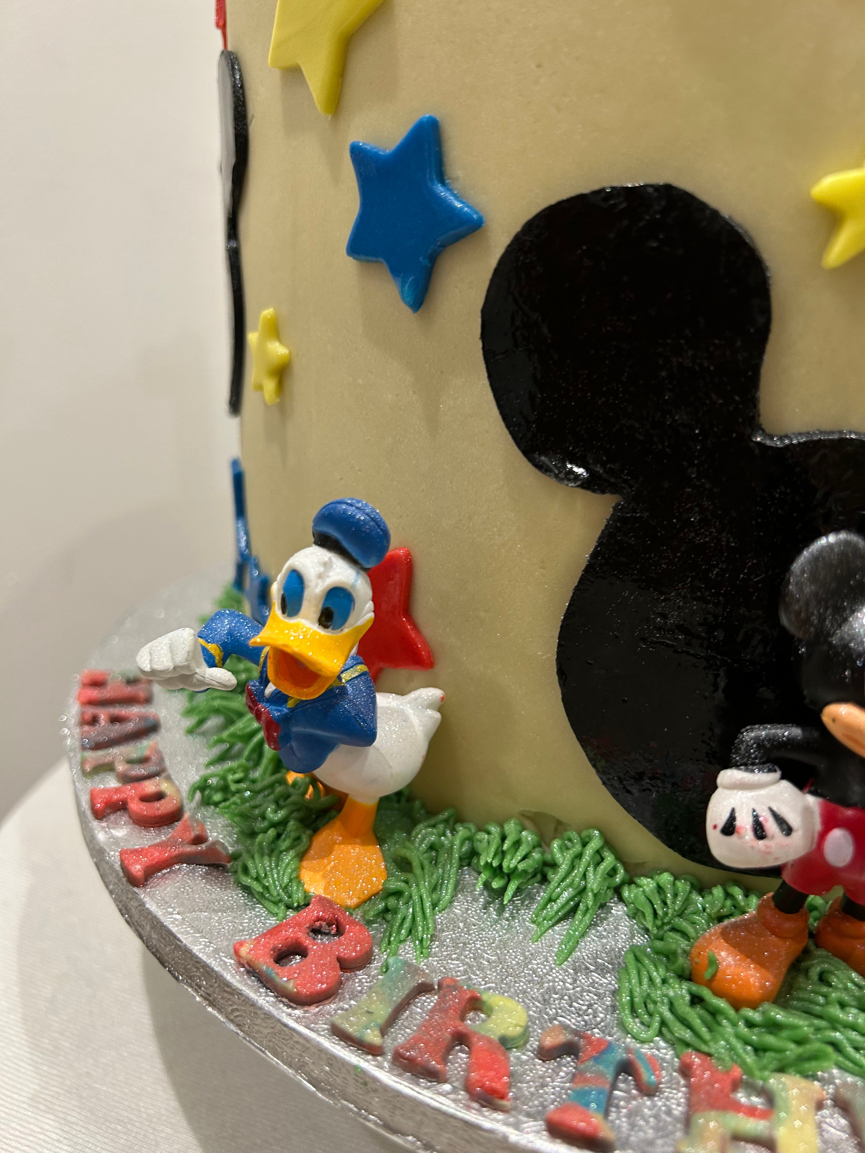 DISNEY MICKEY AND FRIENDS CAKE