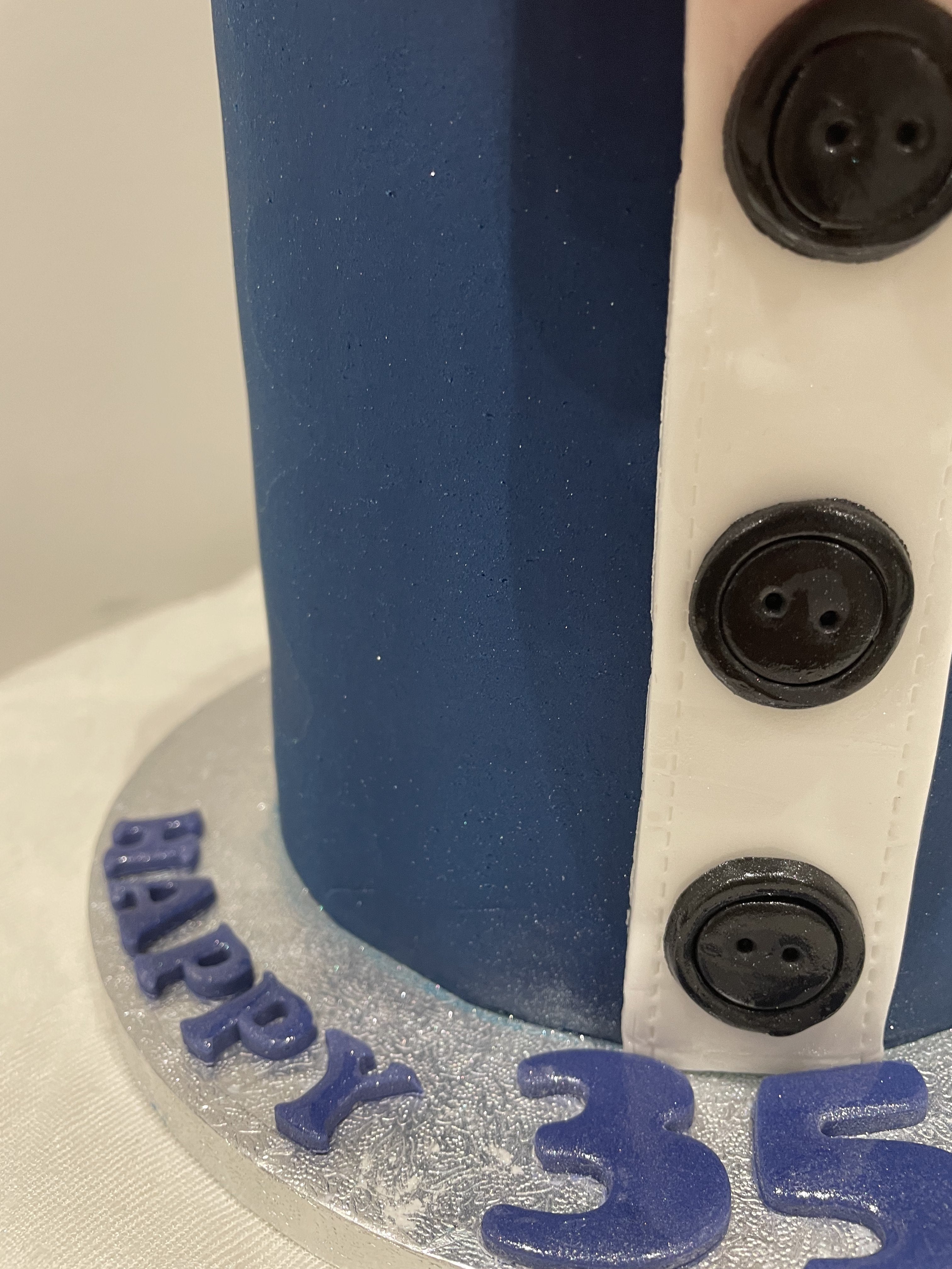 SHIRT WITH BOW OCCASION CAKE