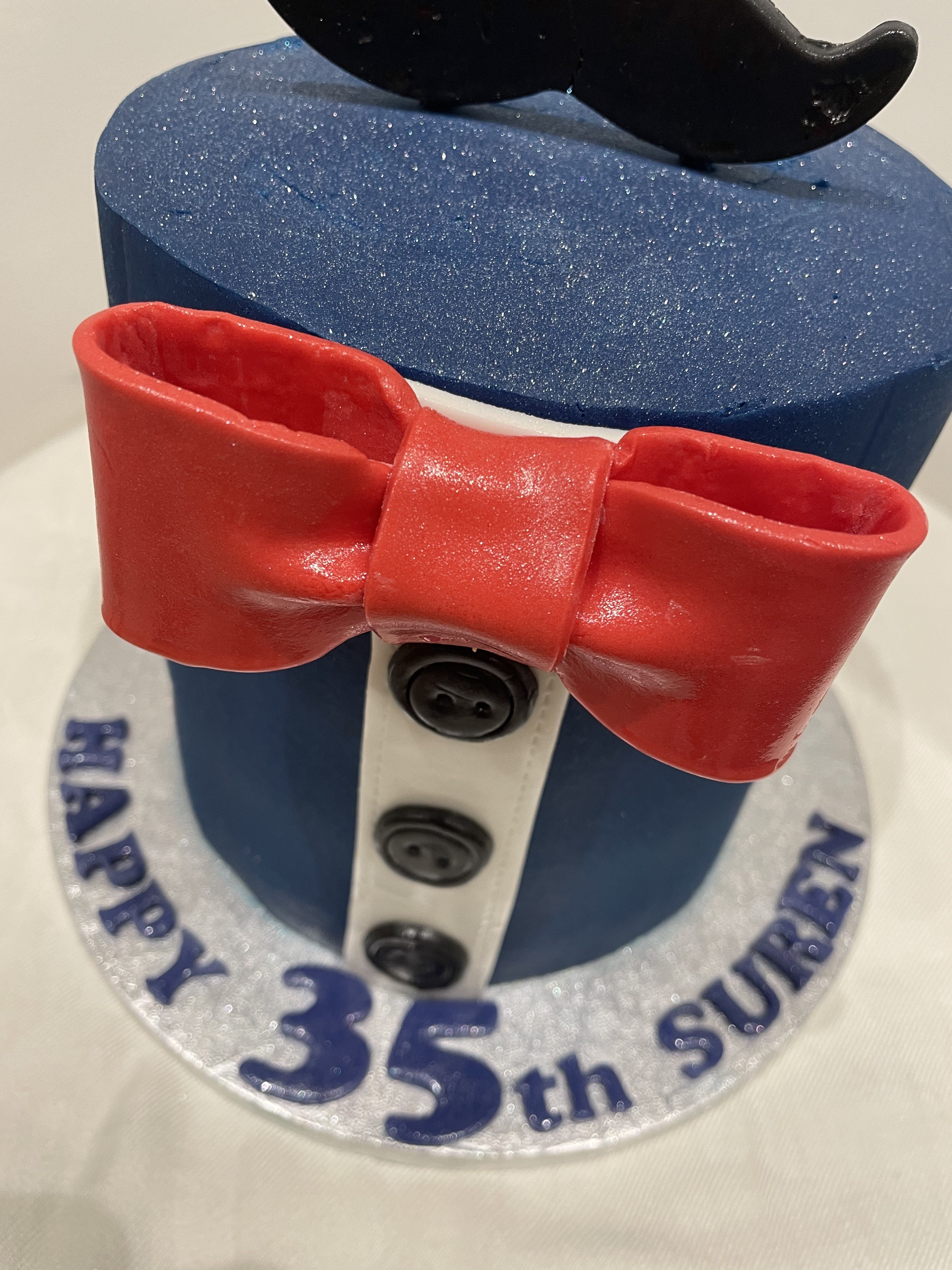 SHIRT WITH BOW OCCASION CAKE
