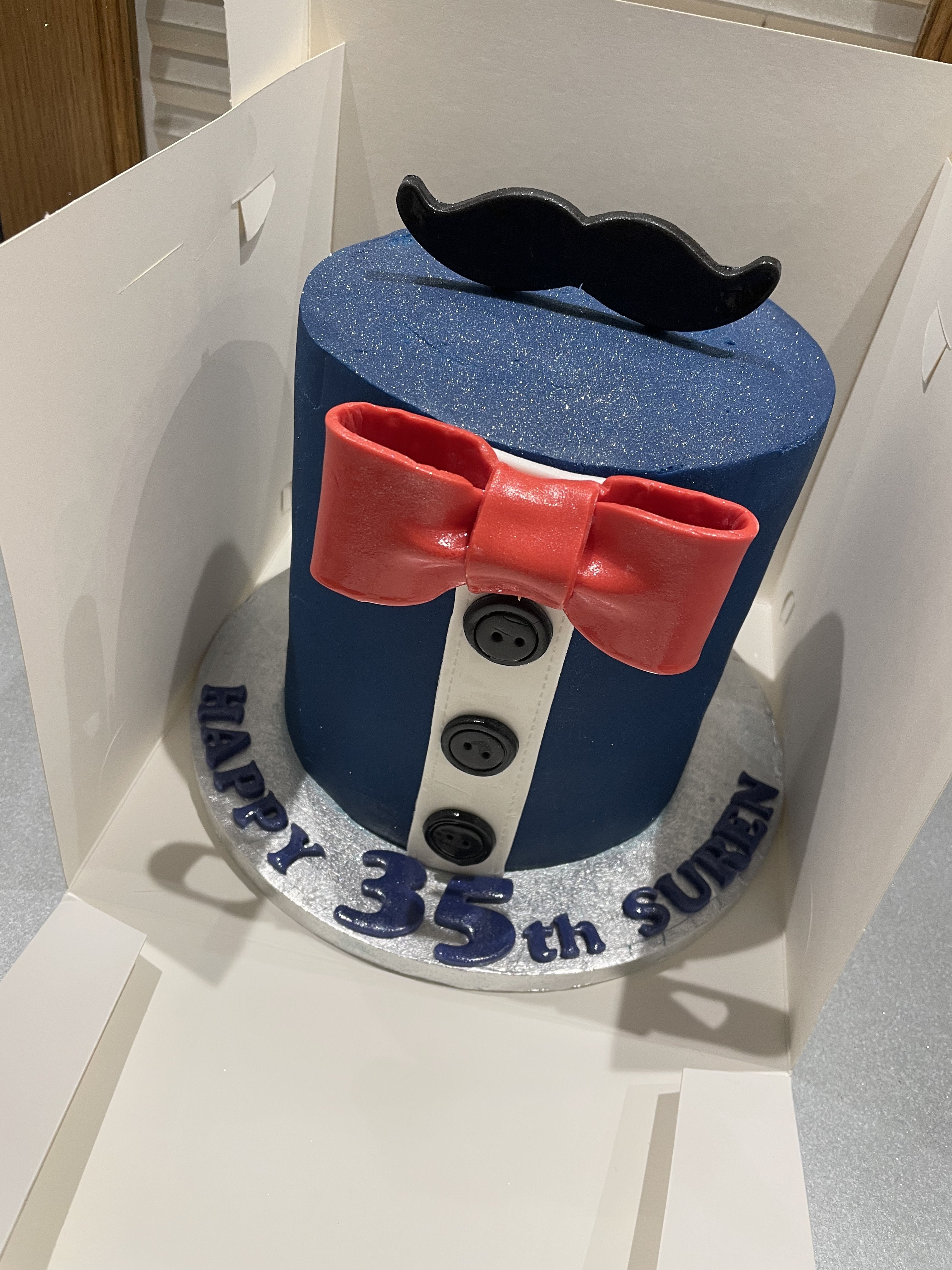 SHIRT WITH BOW OCCASION CAKE