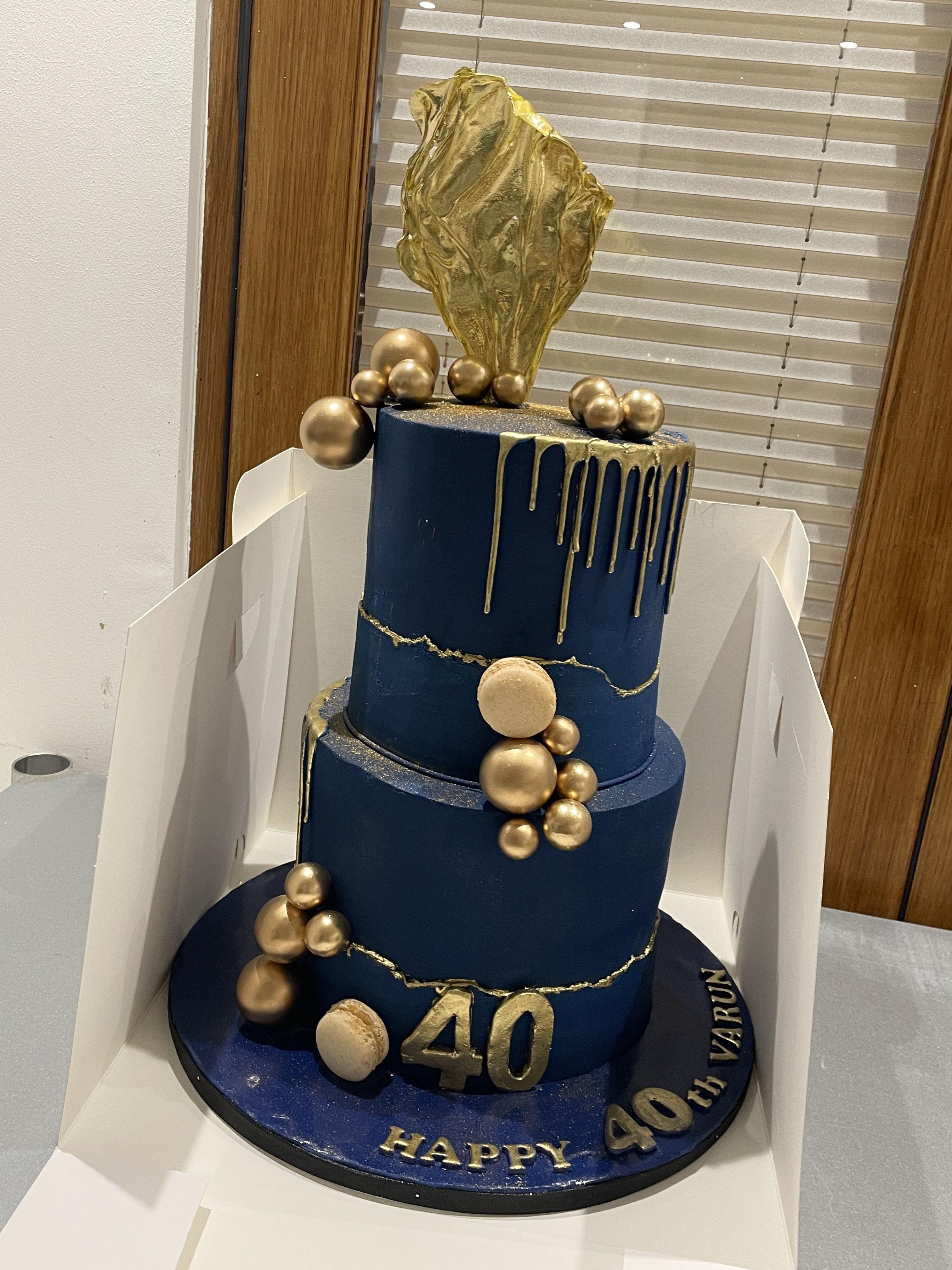 NAVY GOLD SAIL DRIP CAKE