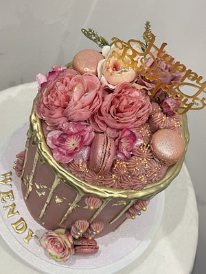 GOLD DRIP PINK KISS CAKE