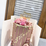 GOLD DRIP PINK KISS CAKE