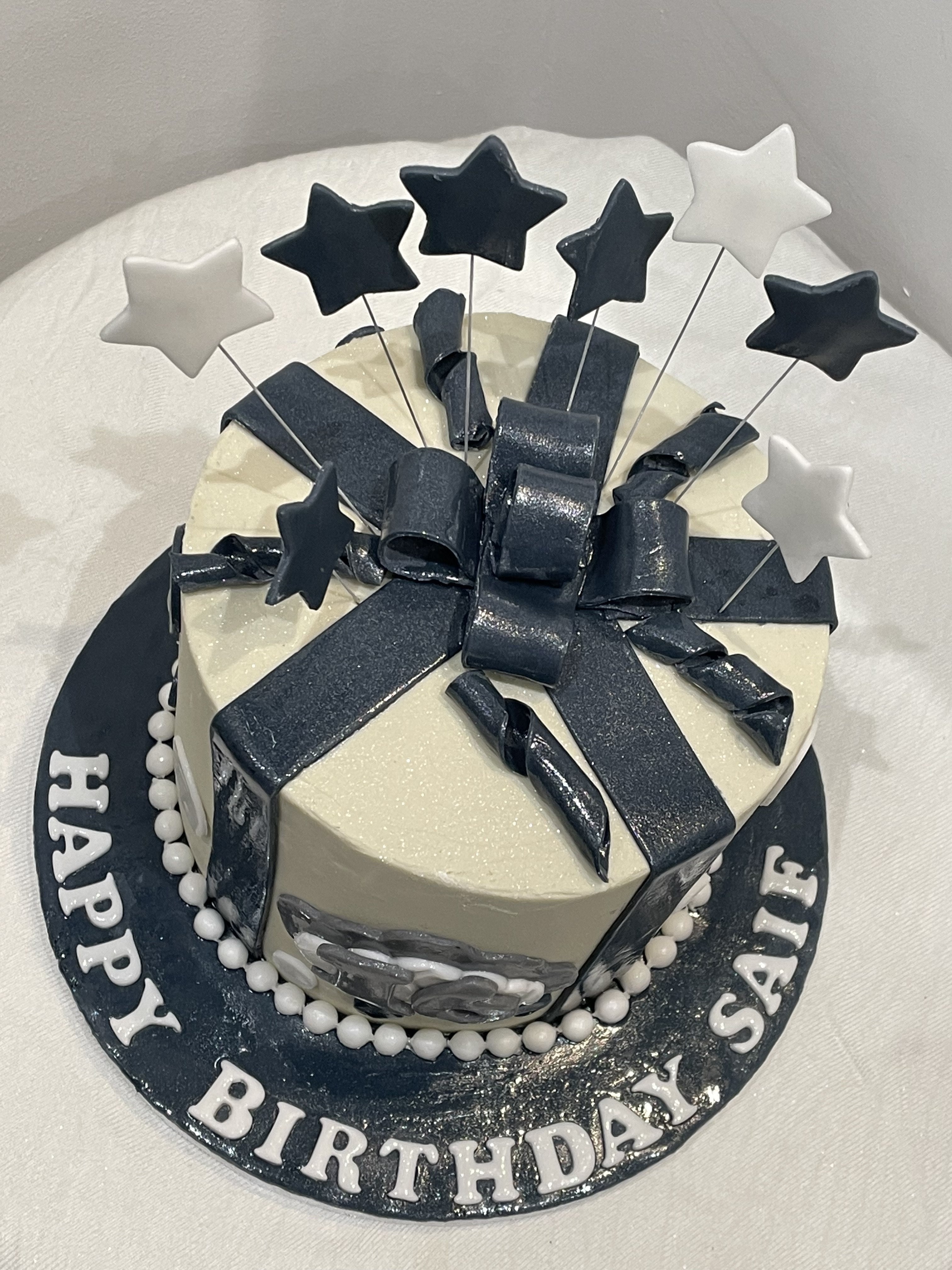 GIFT WRAP CAKE WITH SHOOTING STARS