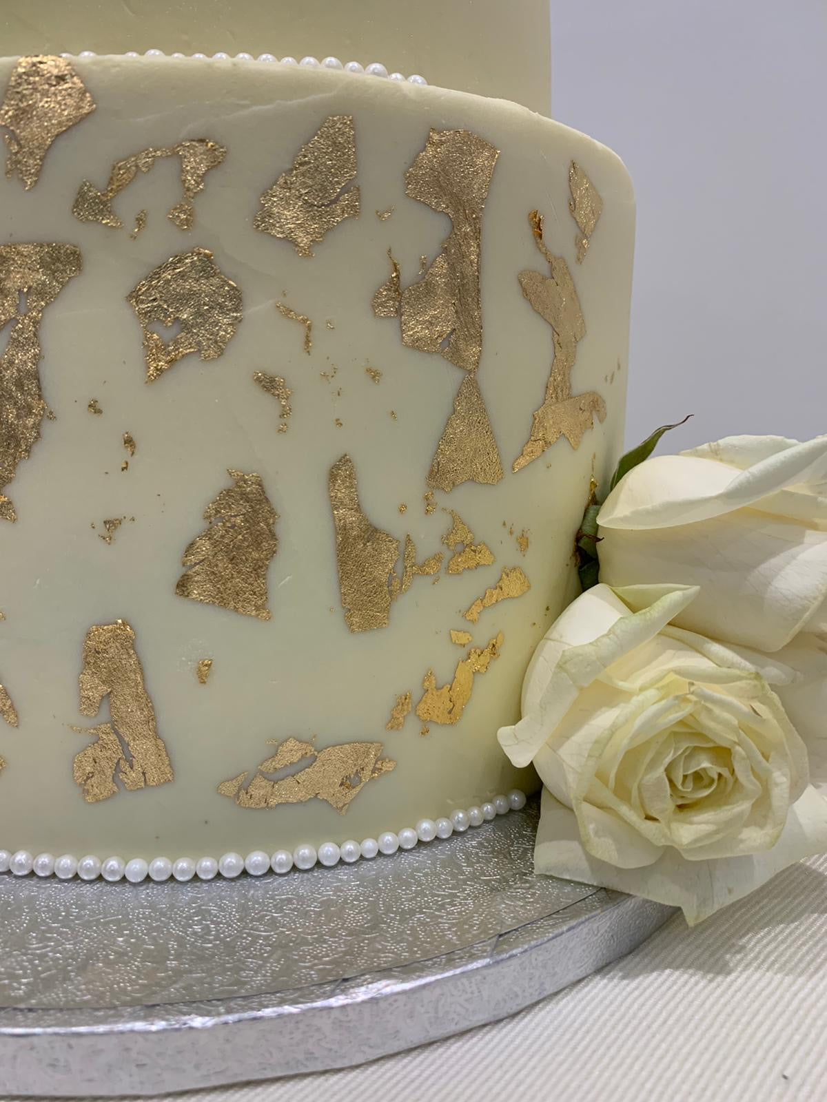 WHITE GOLD ROSE TIER CAKE