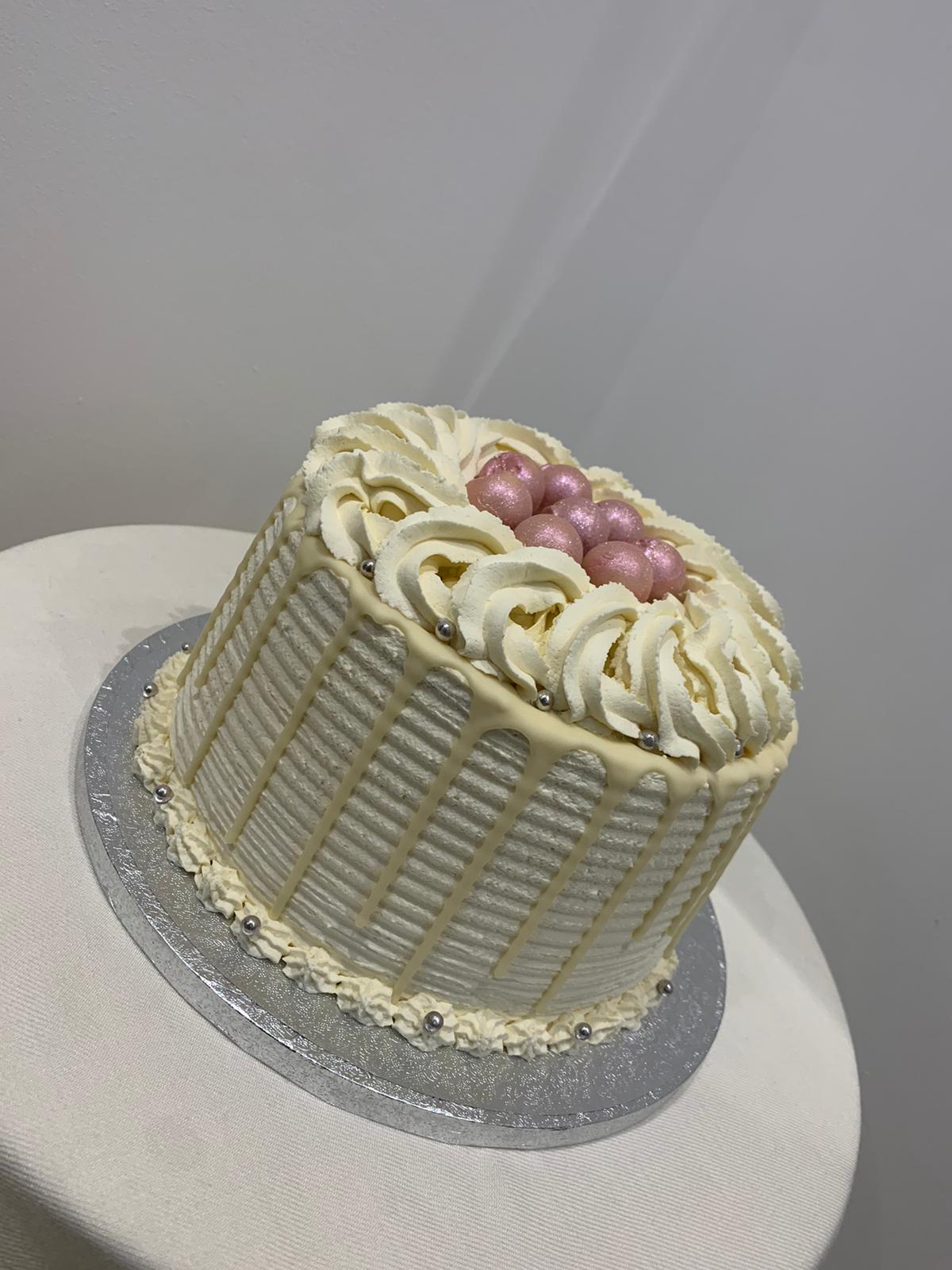VANILLA SWIRL FRESH CREAM DRIP CAKE