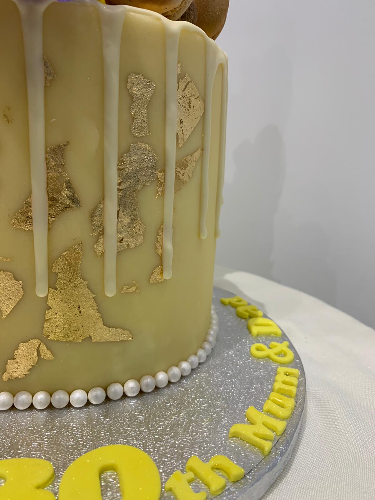 FLOWER MACSAIL GOLD LEAF DRIP CAKE