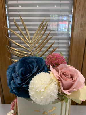 GOLD & PEARL - FLOWER DRIP CAKE
