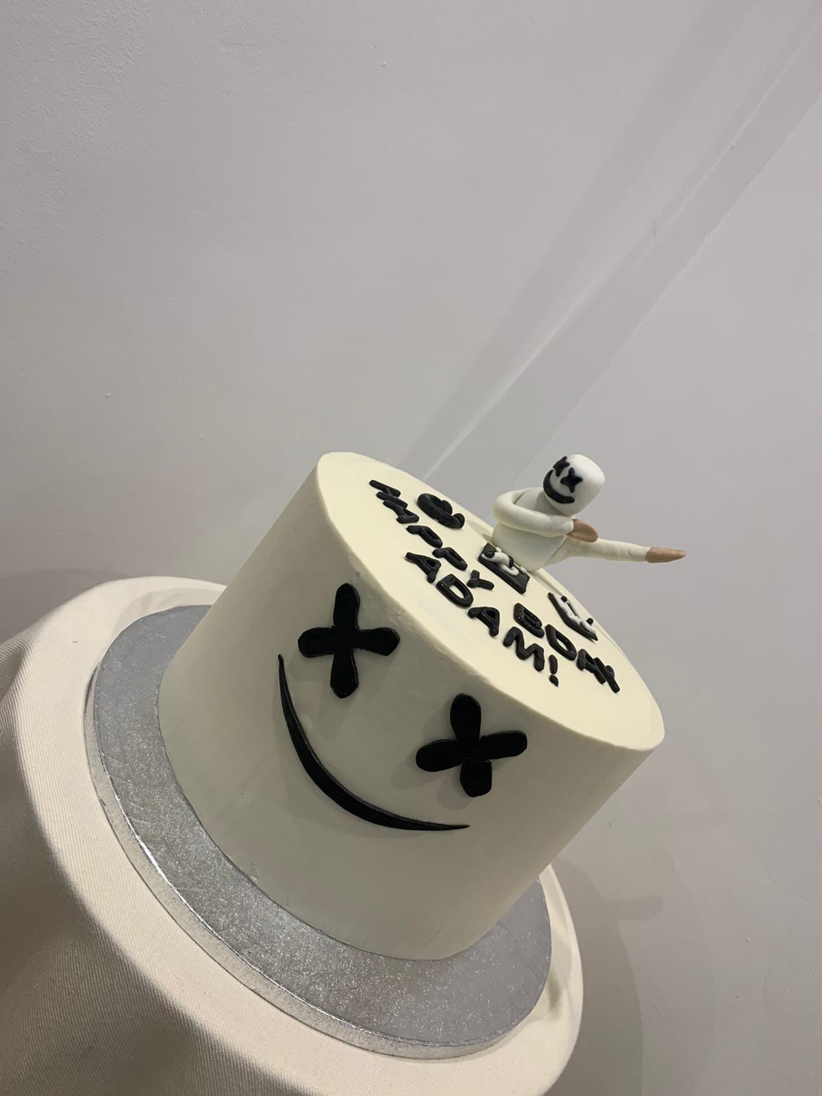 DJ THEME CAKE