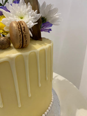 FLOWER MACSAIL GOLD LEAF DRIP CAKE