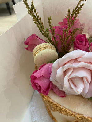 ROSE AND FEATHER GOLD FRAME CAKE