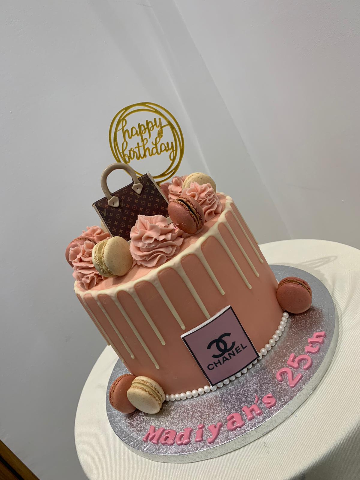 HANDBAG MACARON DRIP CAKE