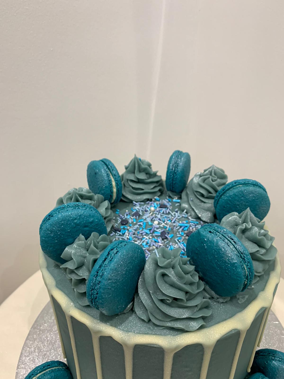 BABY MAC DRIP CAKE