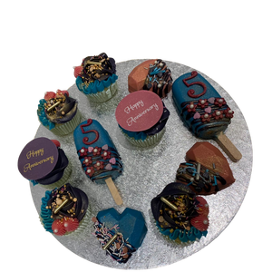 CUPCAKE AND CAKESICLE GIFT BOX