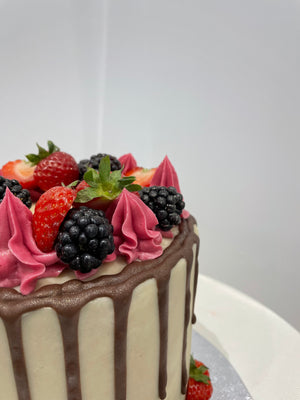 FRUITY CHOCOLATE DRIP CAKE