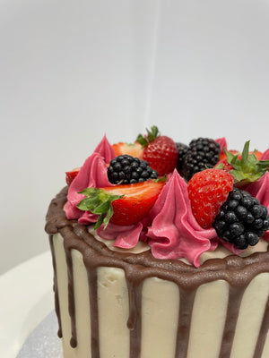FRUITY CHOCOLATE DRIP CAKE