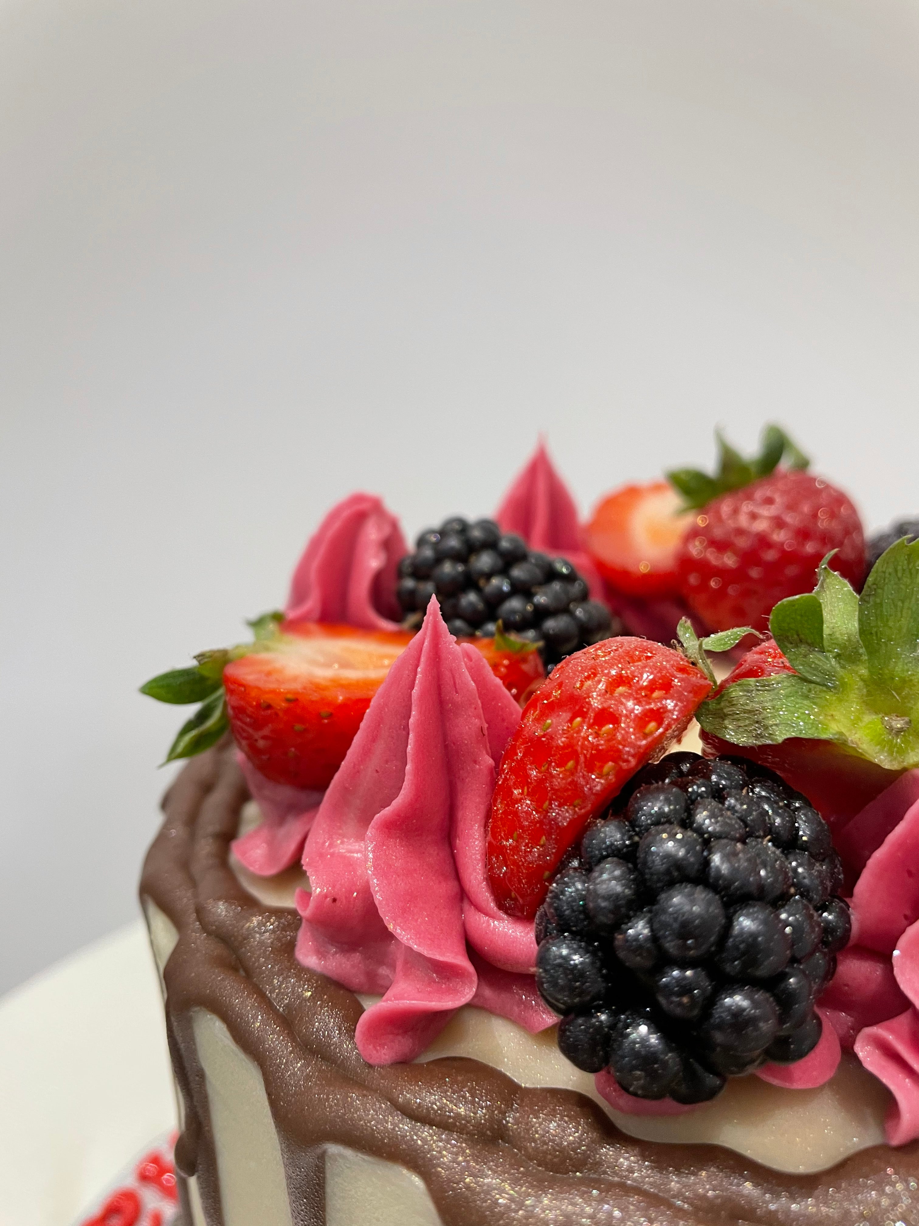 FRUITY CHOCOLATE DRIP CAKE