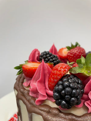 FRUITY CHOCOLATE DRIP CAKE