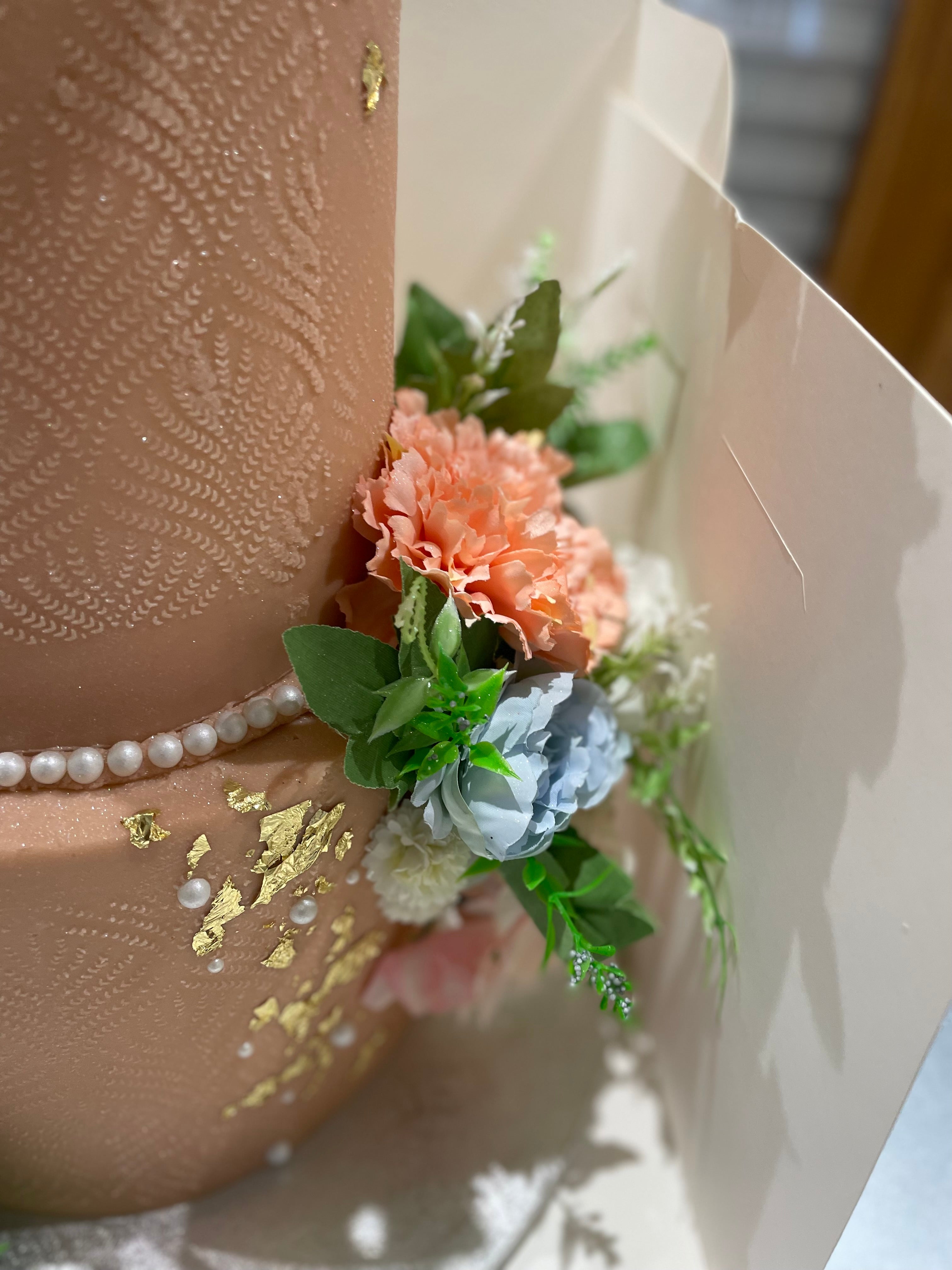 FLORAL EMBOSSED OCCASION CAKE