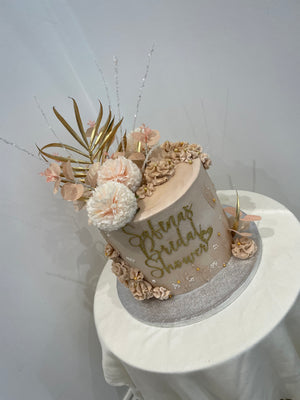 GOLD FLAMINGO CELEBERATION CAKE