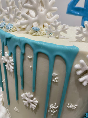SNOWFLAKE ROSETTE DRIP CAKE