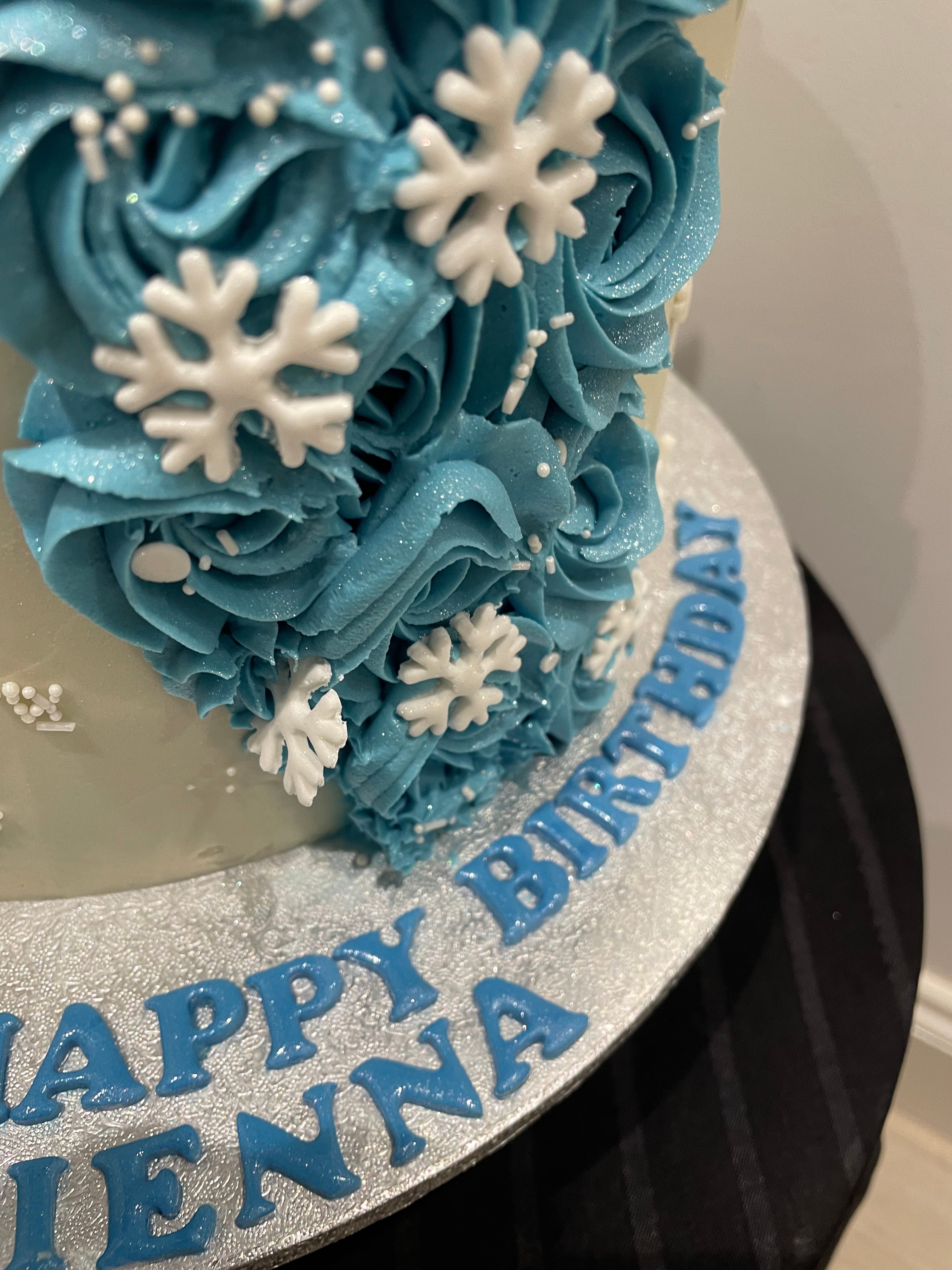 SNOWFLAKE ROSETTE DRIP CAKE