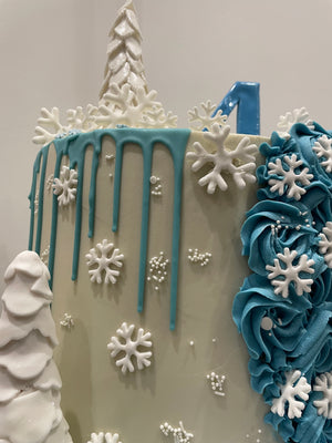 SNOWFLAKE ROSETTE DRIP CAKE