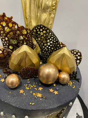 GEODE SAIL BLACK AND GOLD CAKE