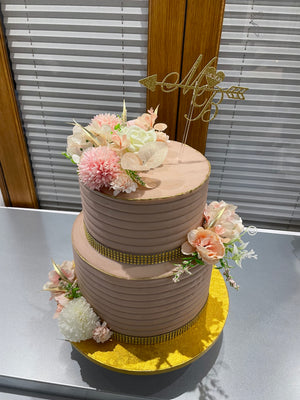 GOLD ELEGANCE CELEBRATION CAKE