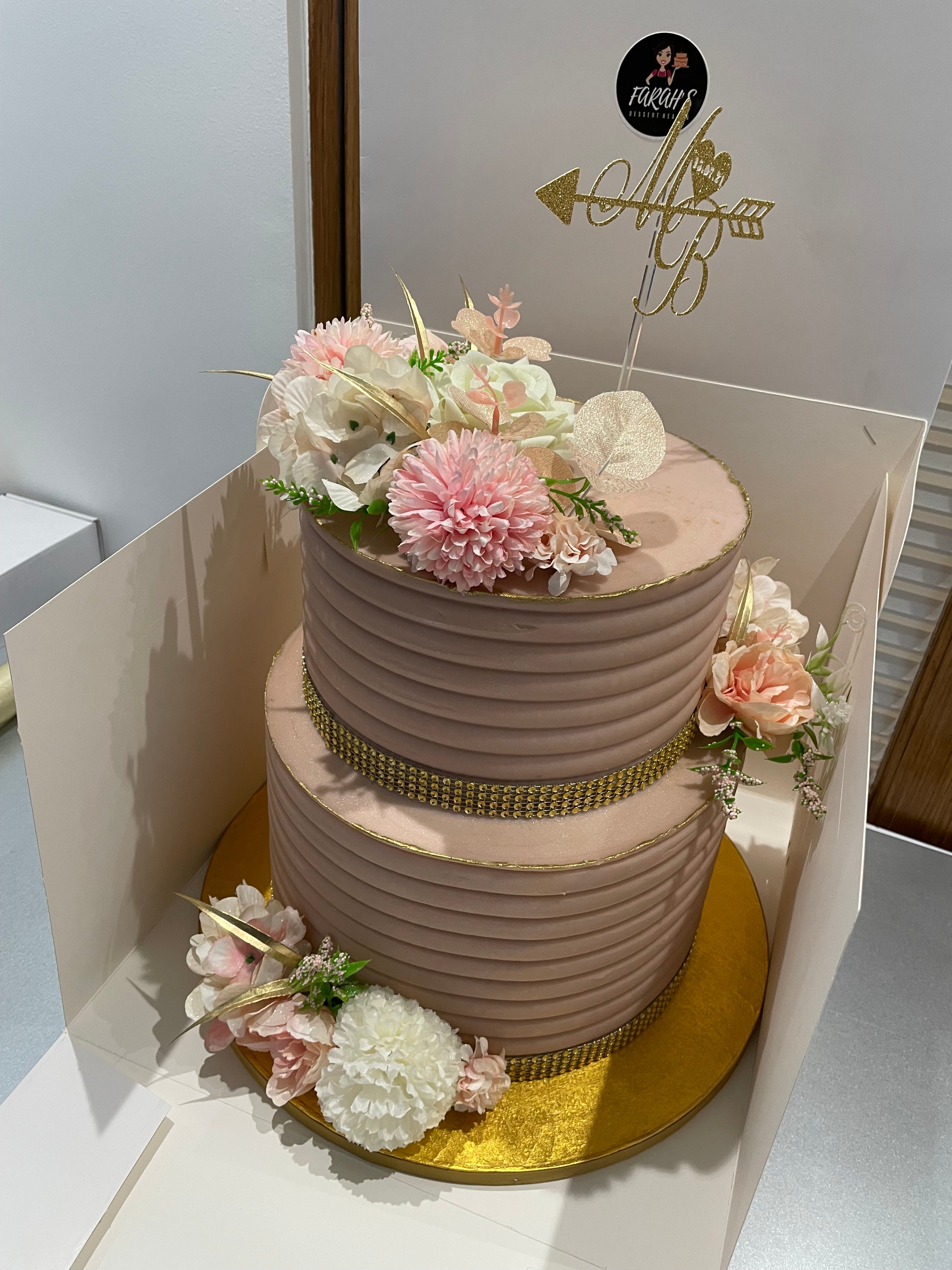 GOLD ELEGANCE CELEBRATION CAKE