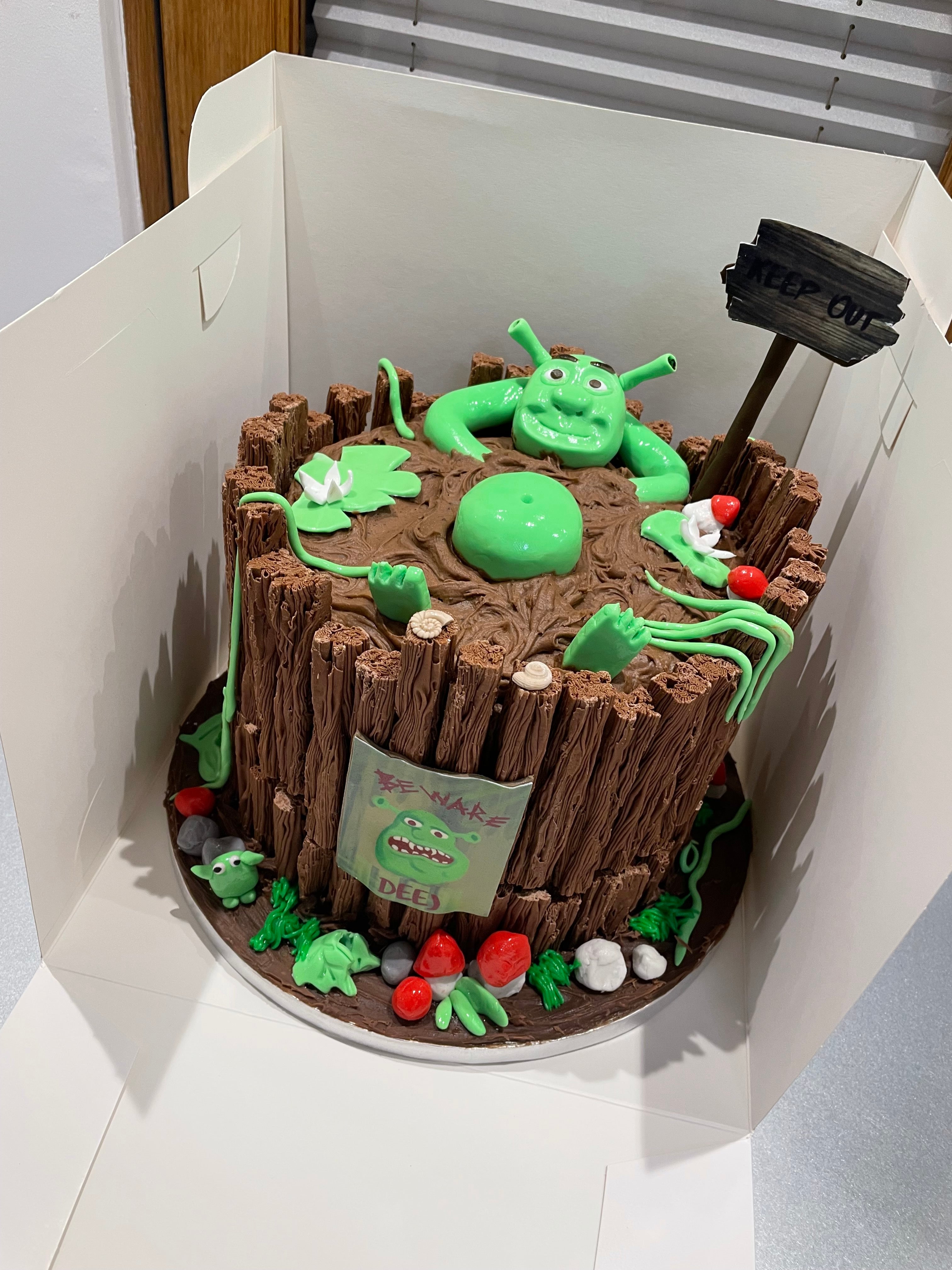 SWAMP MONSTER CAKE