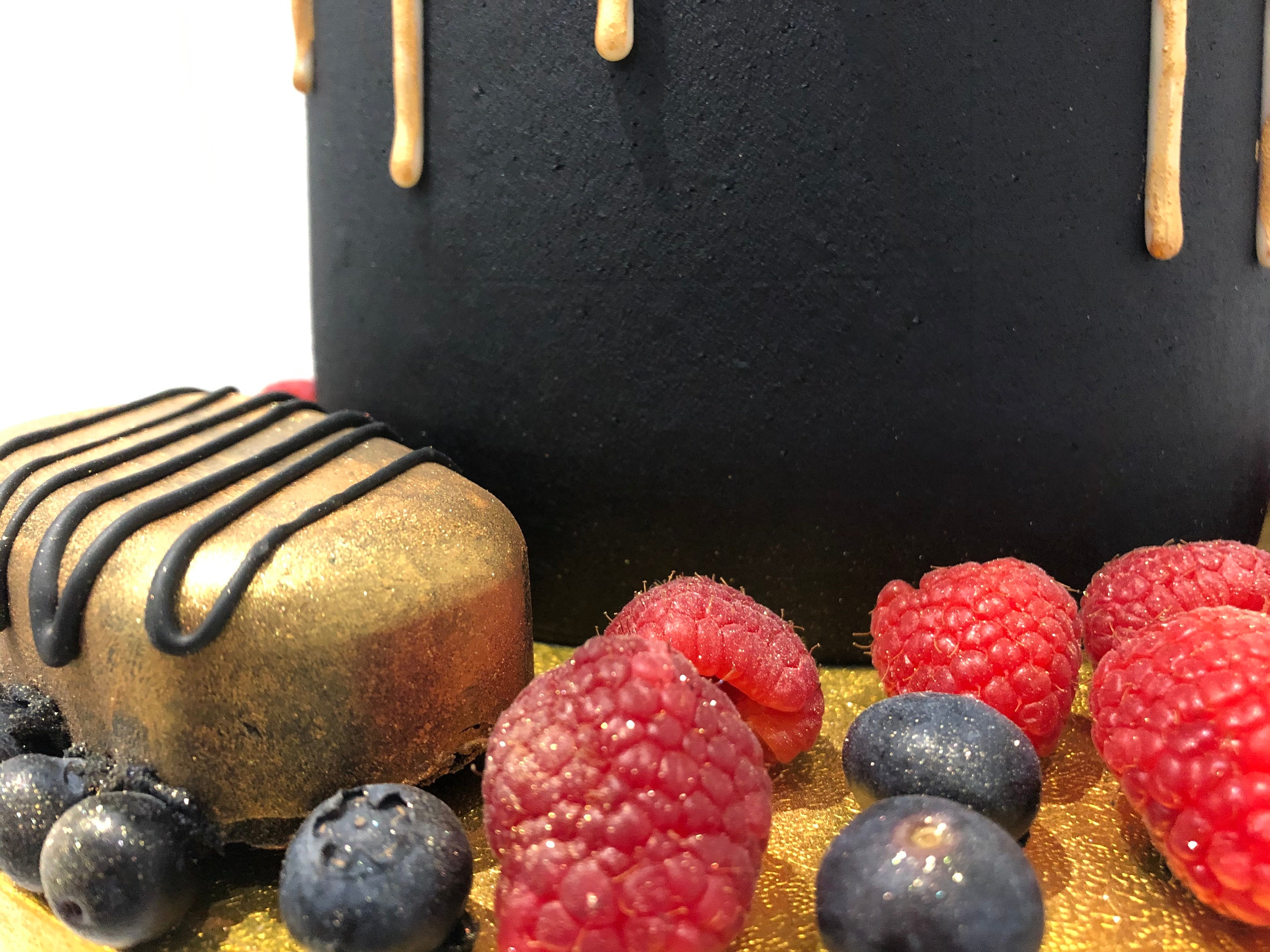 CAKESICLES & CONE - GOLD DRIP CAKE WTH BERRIES