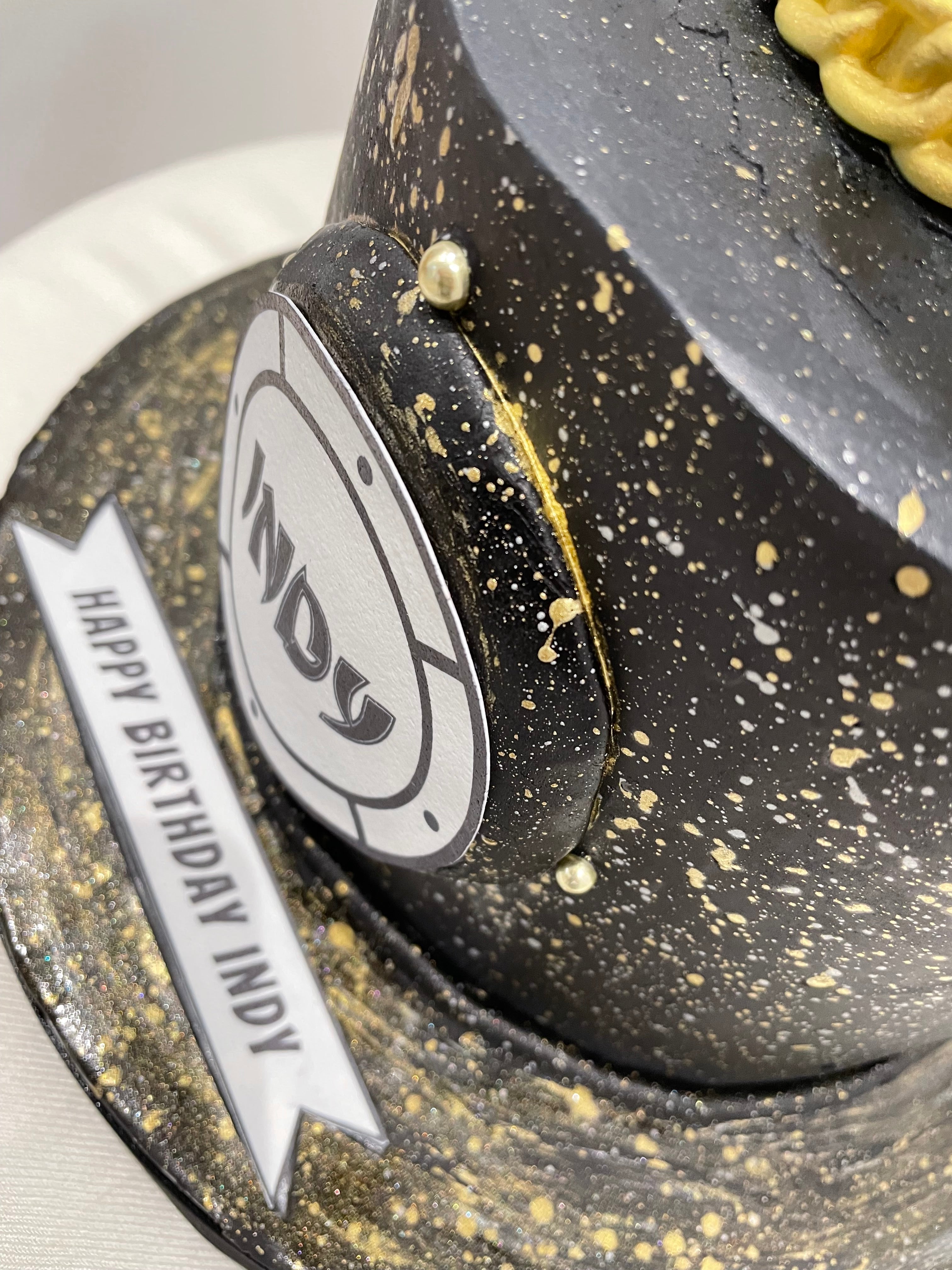 CROWN GOLD OCCASION CAKE