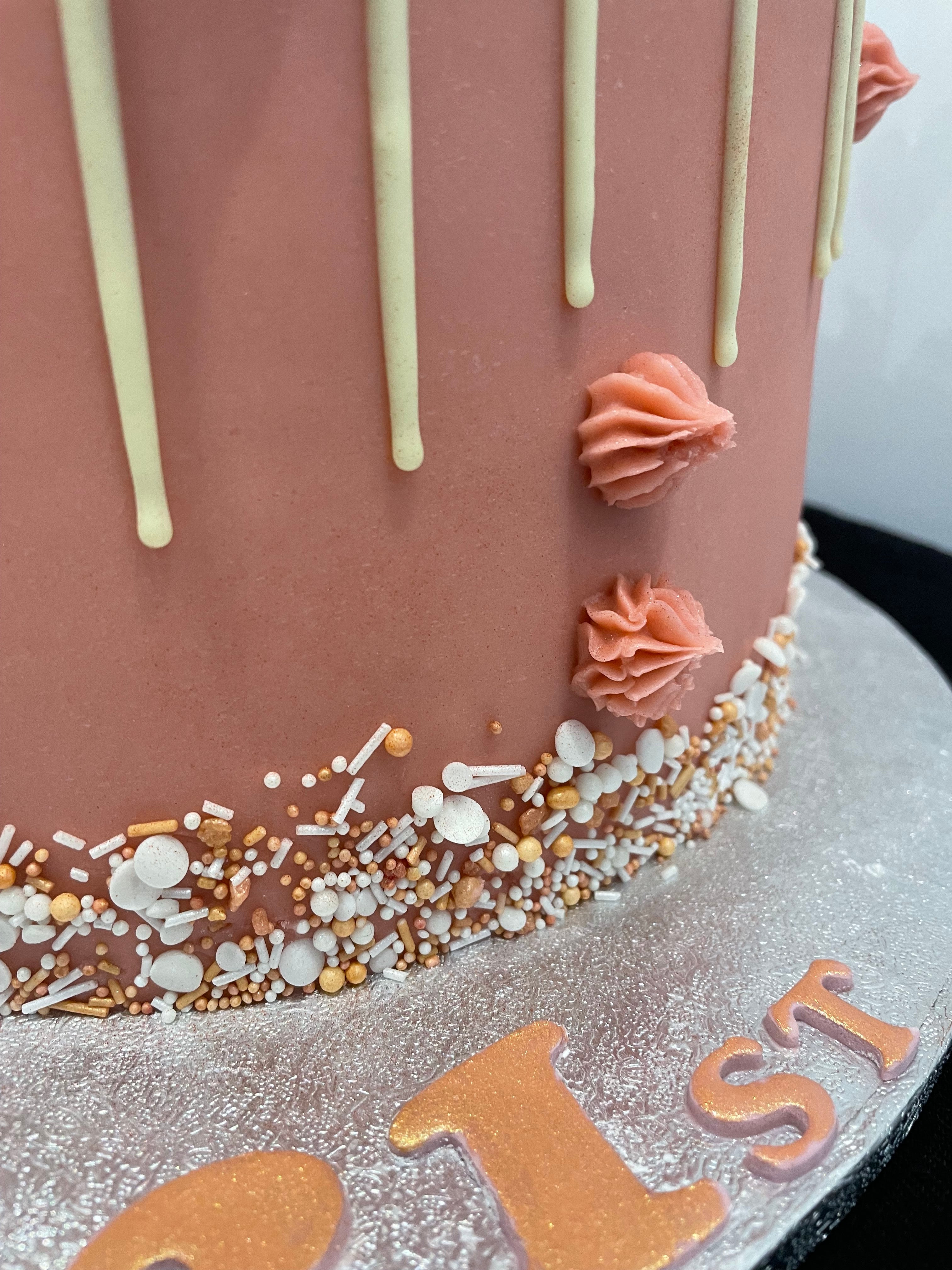BALLOON & STARS WHITE DRIP CAKE