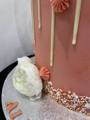 BALLOON & STARS WHITE DRIP CAKE
