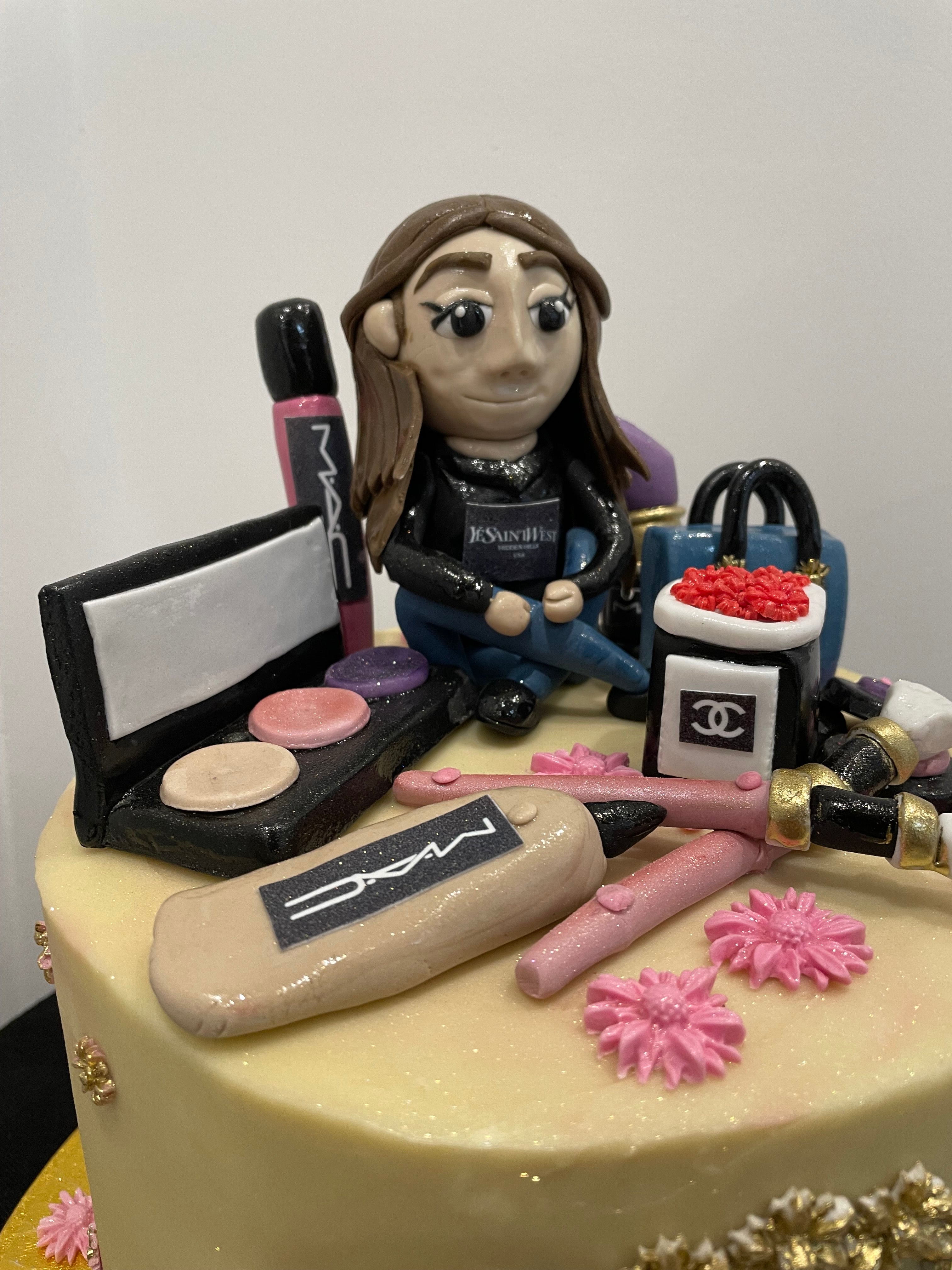 MAKEUP THEME BIRTHDAY CAKE