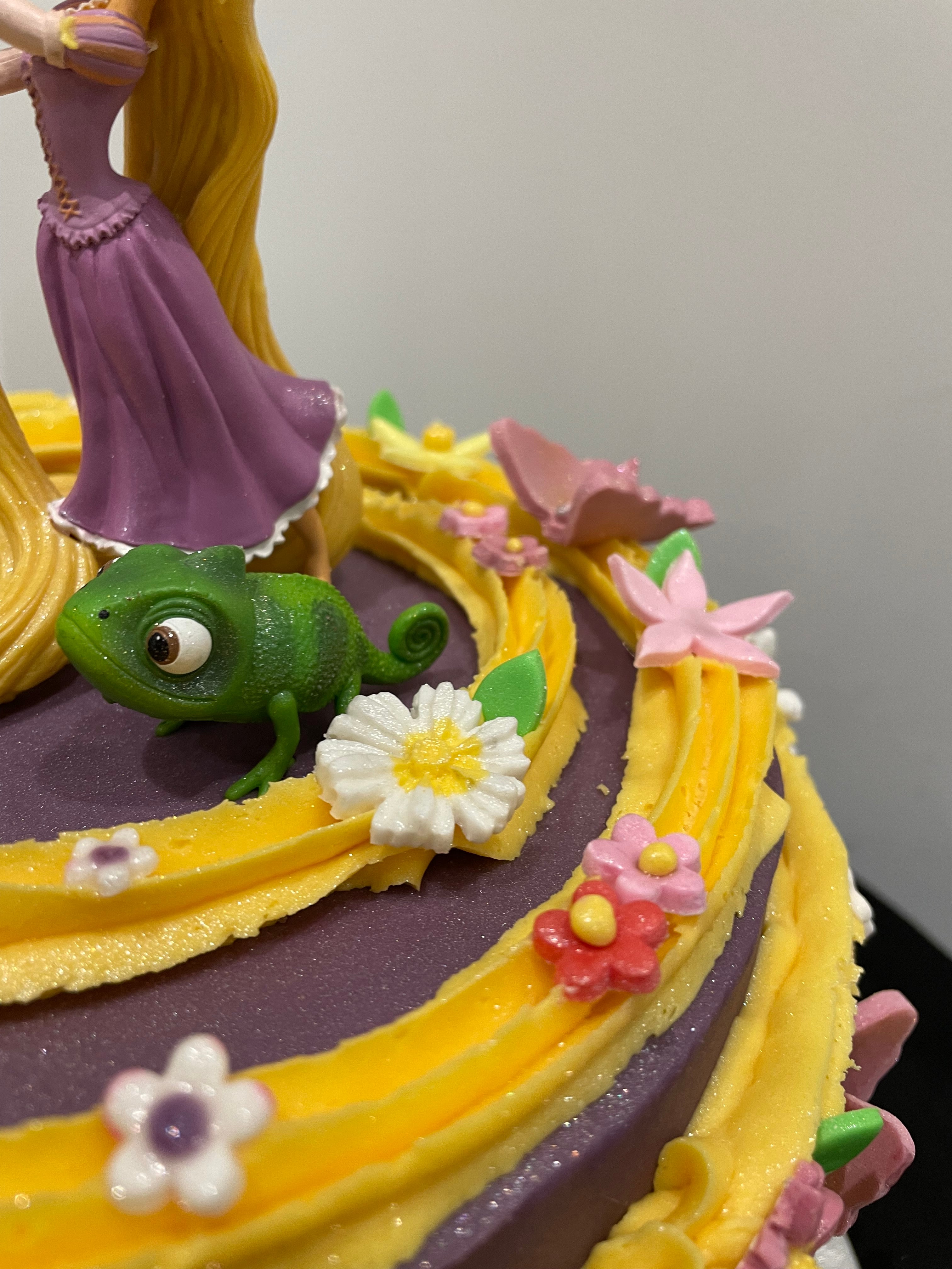 LONG HAIR PRINCESS THEME CAKE