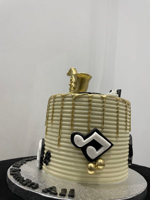 SAXAPHONE MUSICAL GOLD DRIP CAKE