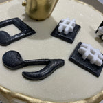 SAXAPHONE MUSICAL GOLD DRIP CAKE