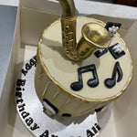 SAXAPHONE MUSICAL GOLD DRIP CAKE