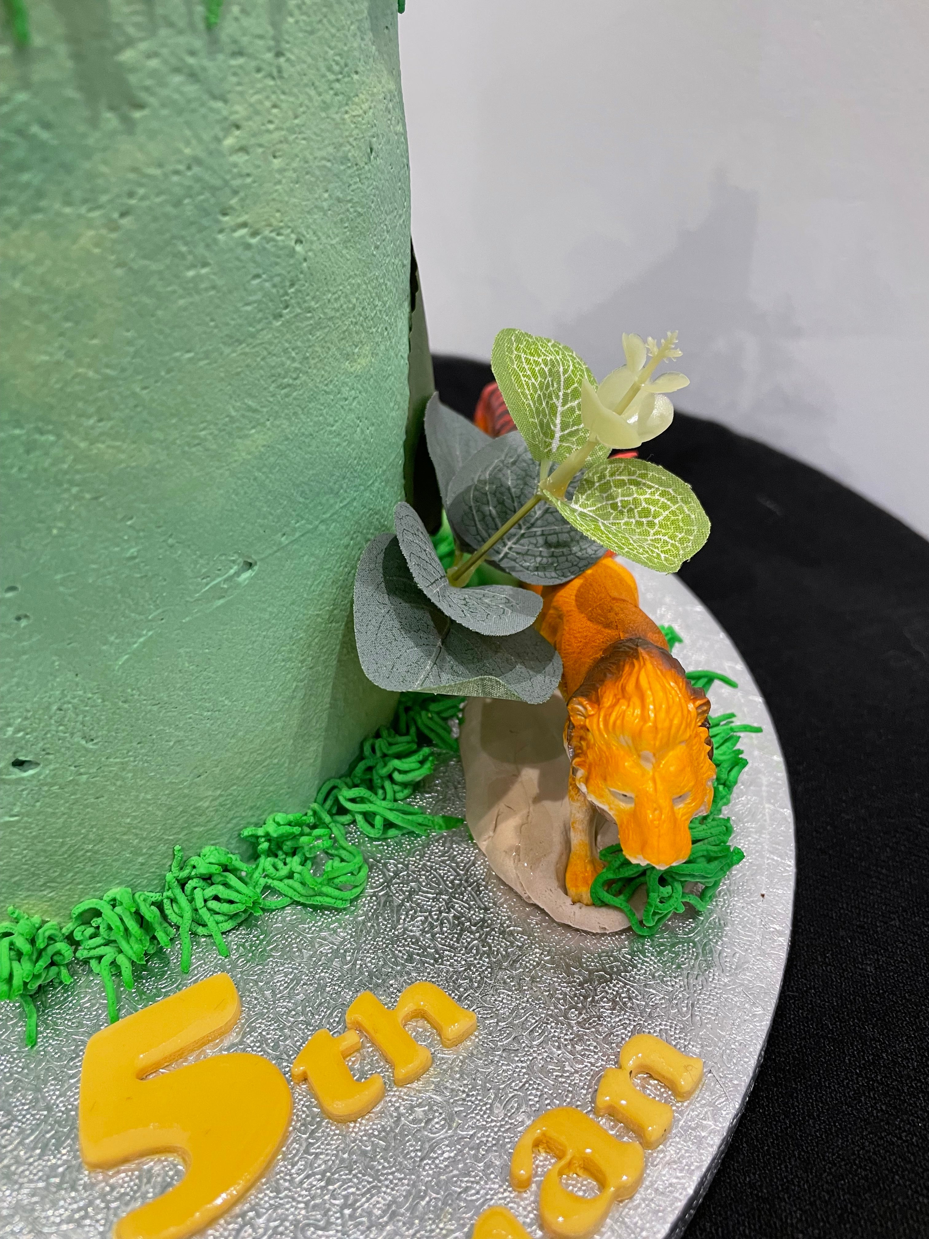 ANIMAL FILM-THEME CAKE