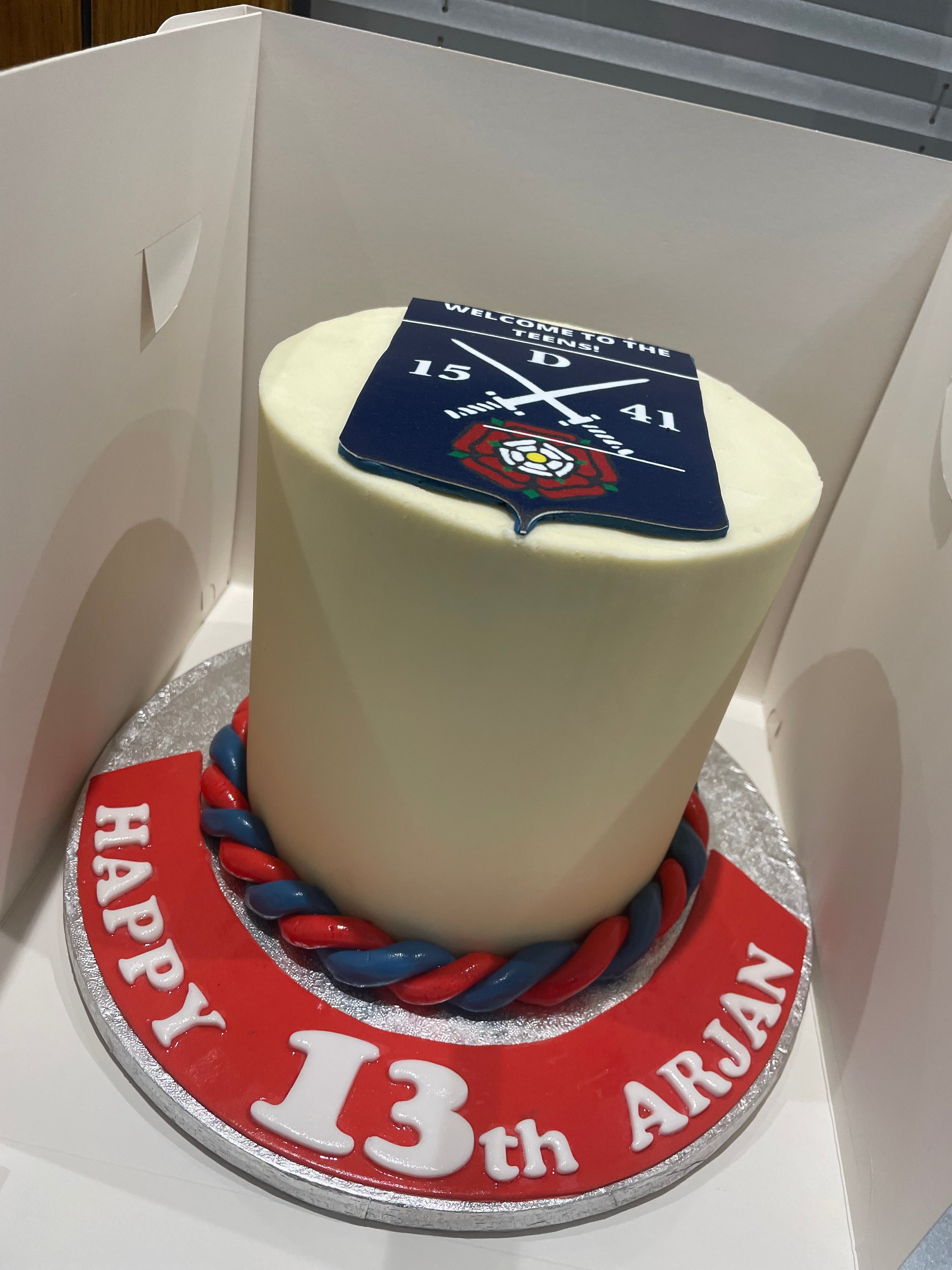 SCHOOL CREST OCCASION CAKE