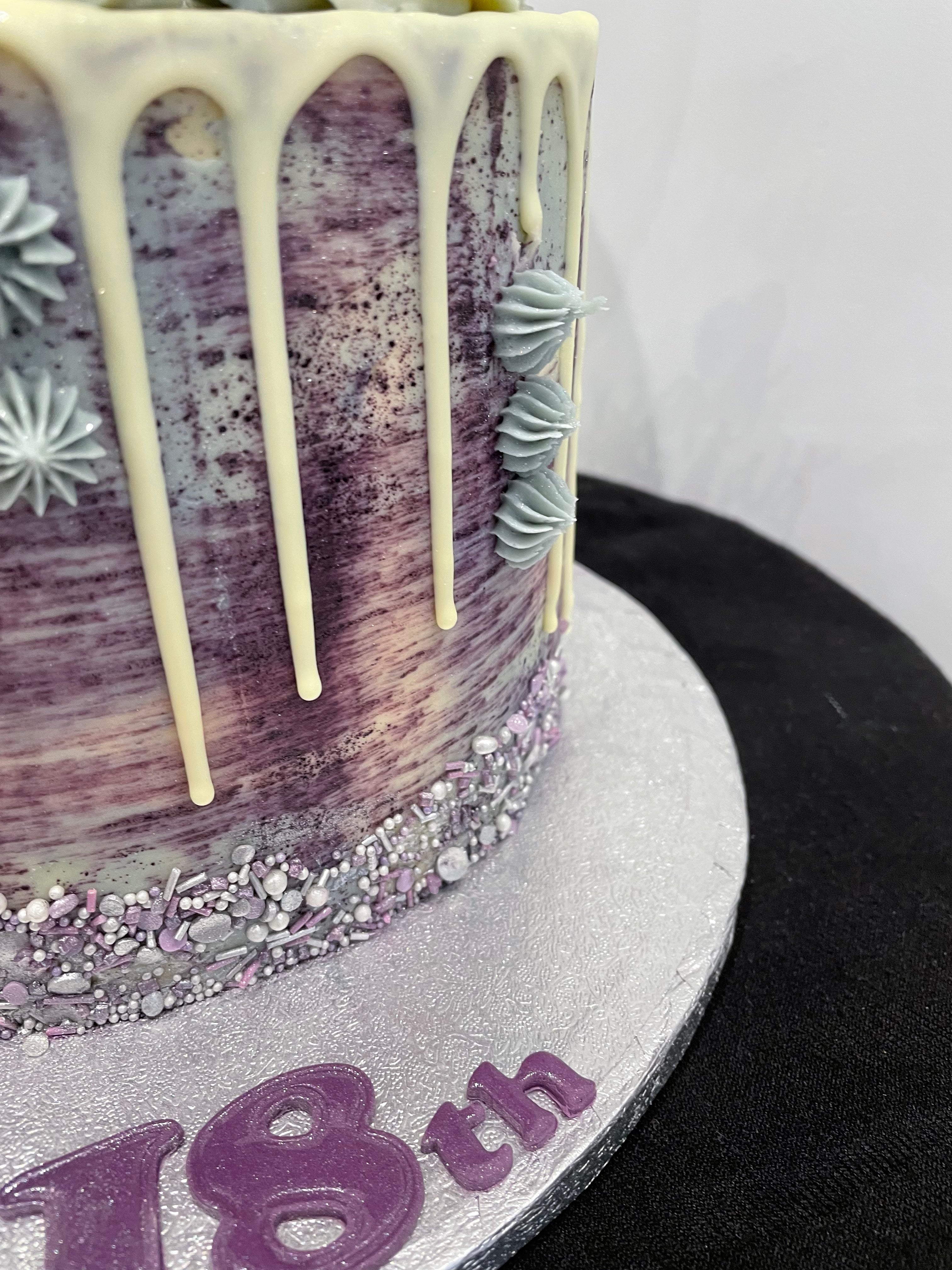 DREAMY DRIP KISS OCCASION CAKE