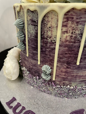 DREAMY DRIP KISS OCCASION CAKE