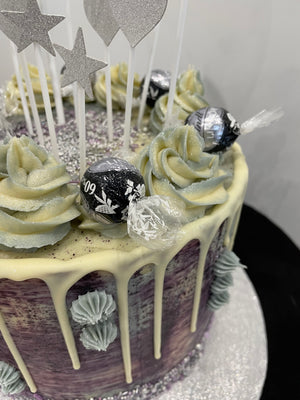 DREAMY DRIP KISS OCCASION CAKE
