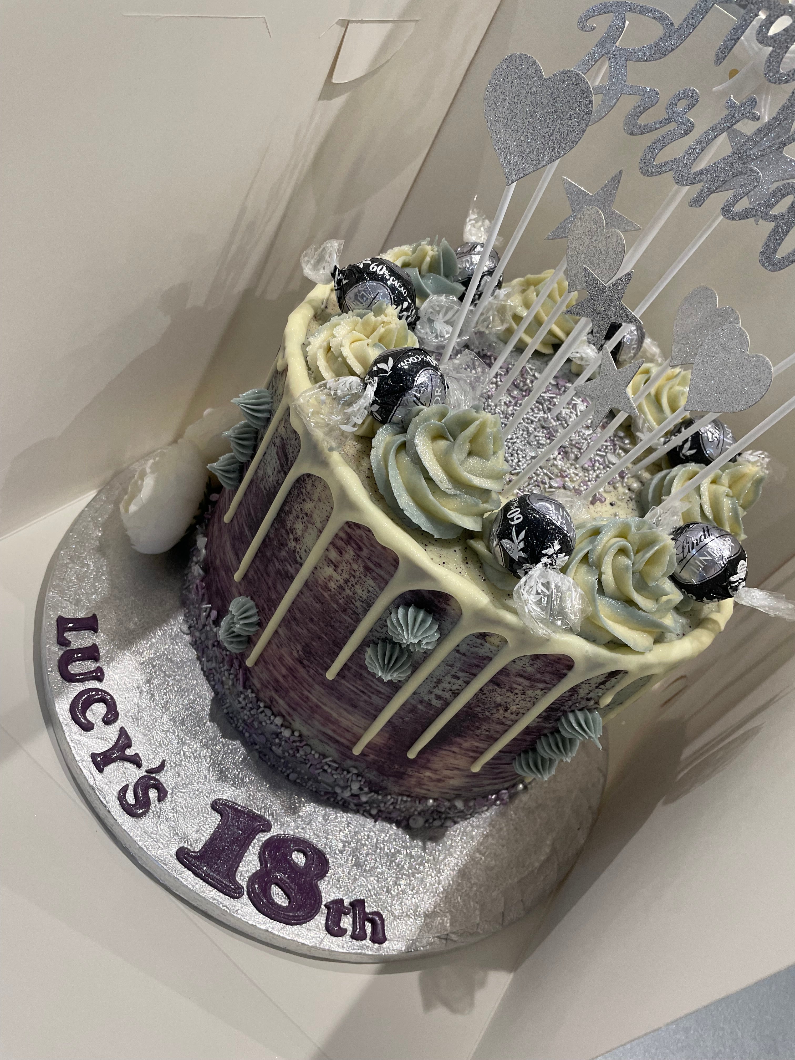 DREAMY DRIP KISS OCCASION CAKE
