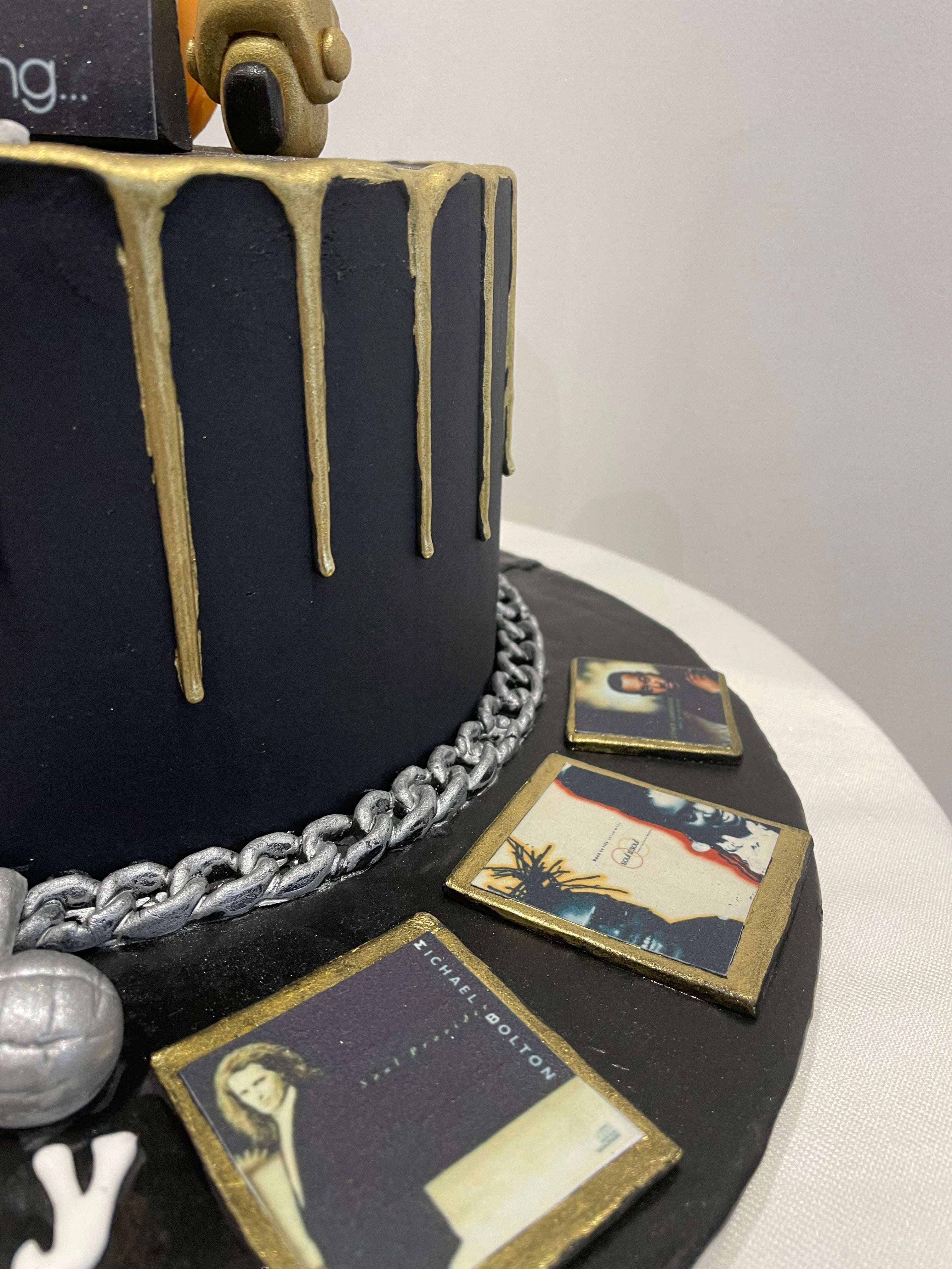 MIC STAR NO.1 DRIP CAKE