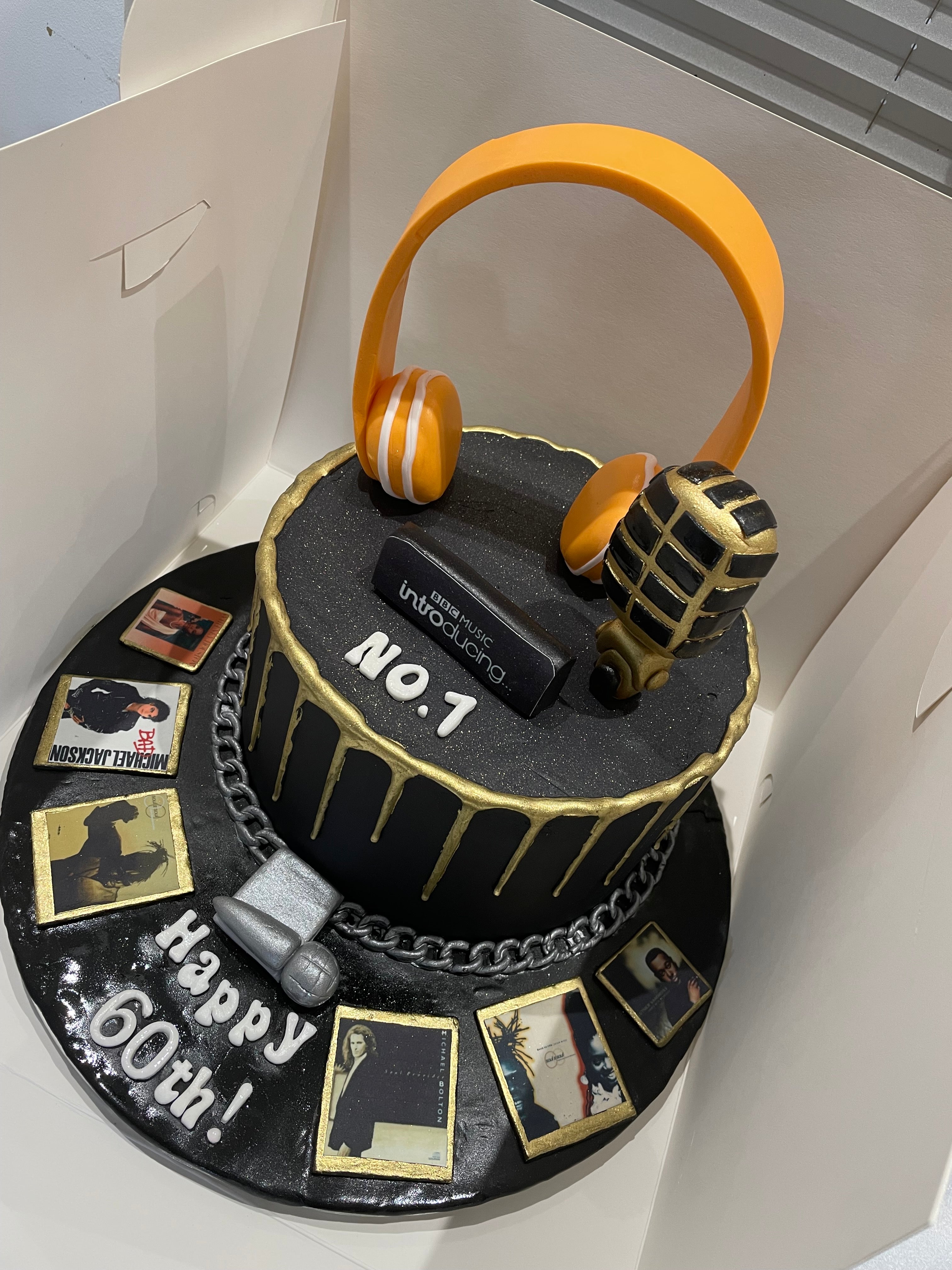 MIC STAR NO.1 DRIP CAKE